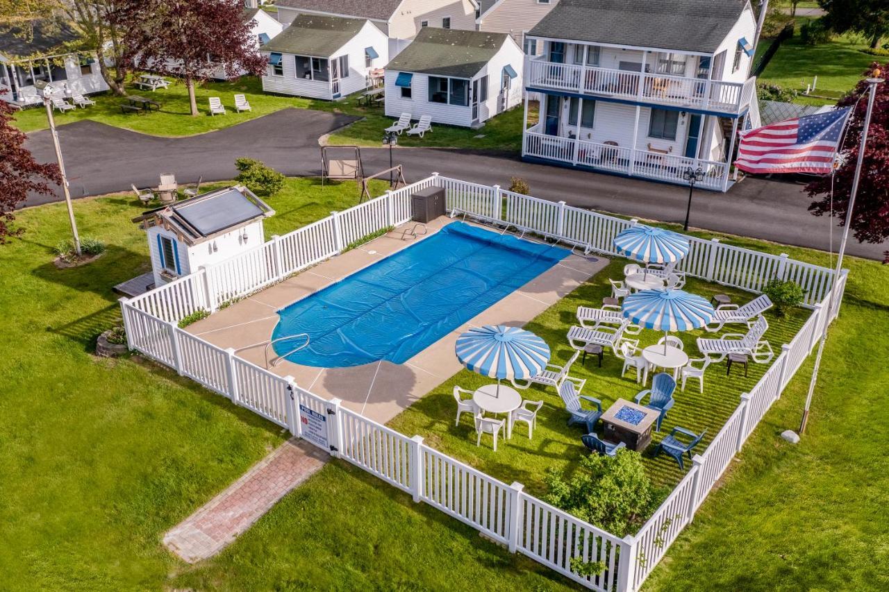 The Beaches Guestrooms And Cottages Wells Exterior photo