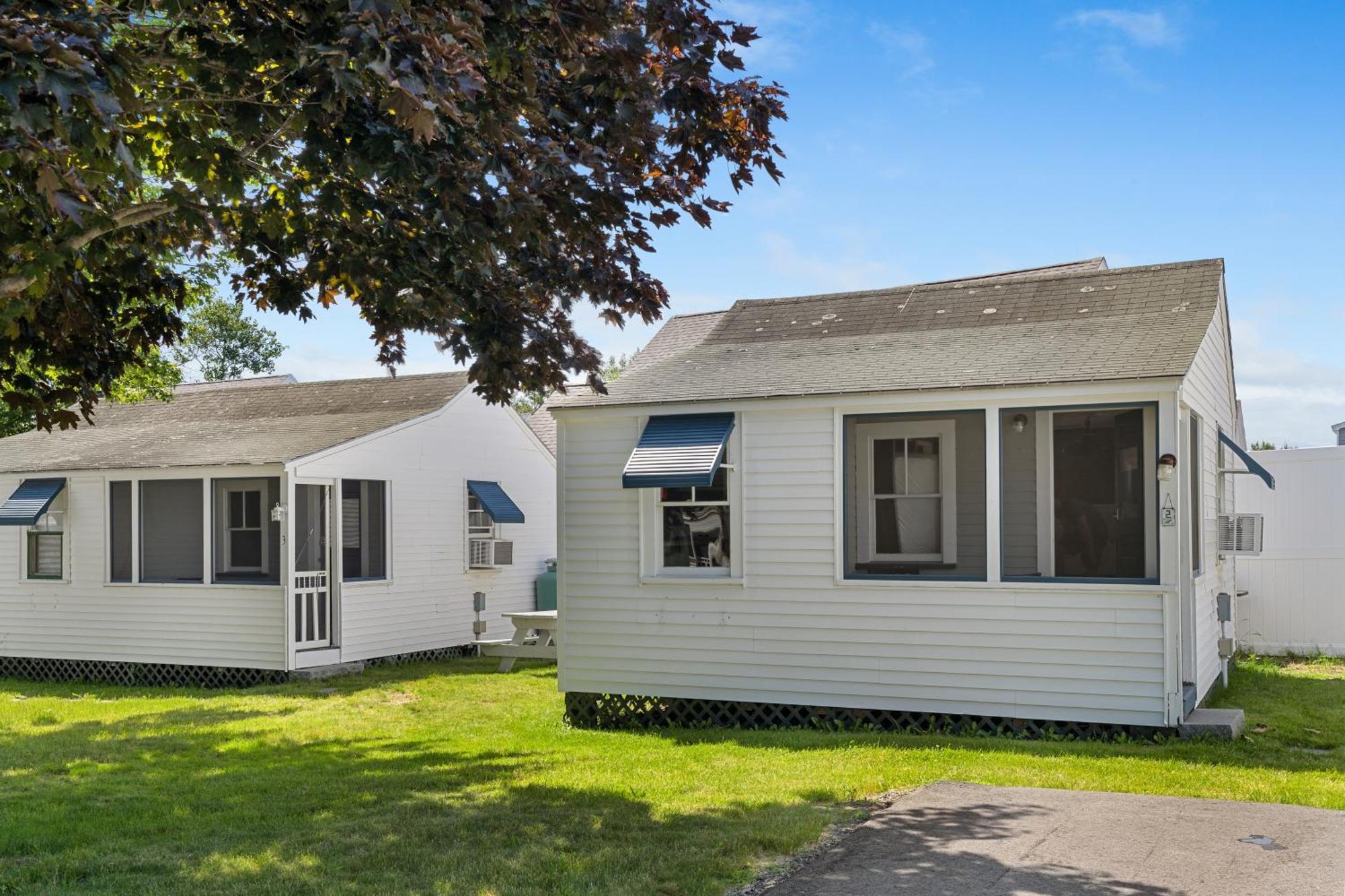 The Beaches Guestrooms And Cottages Wells Exterior photo