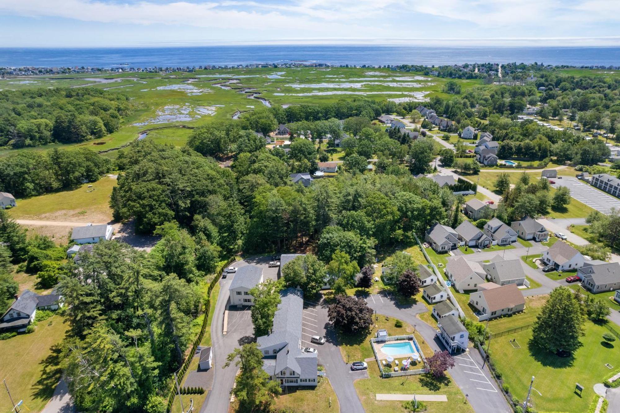 The Beaches Guestrooms And Cottages Wells Exterior photo
