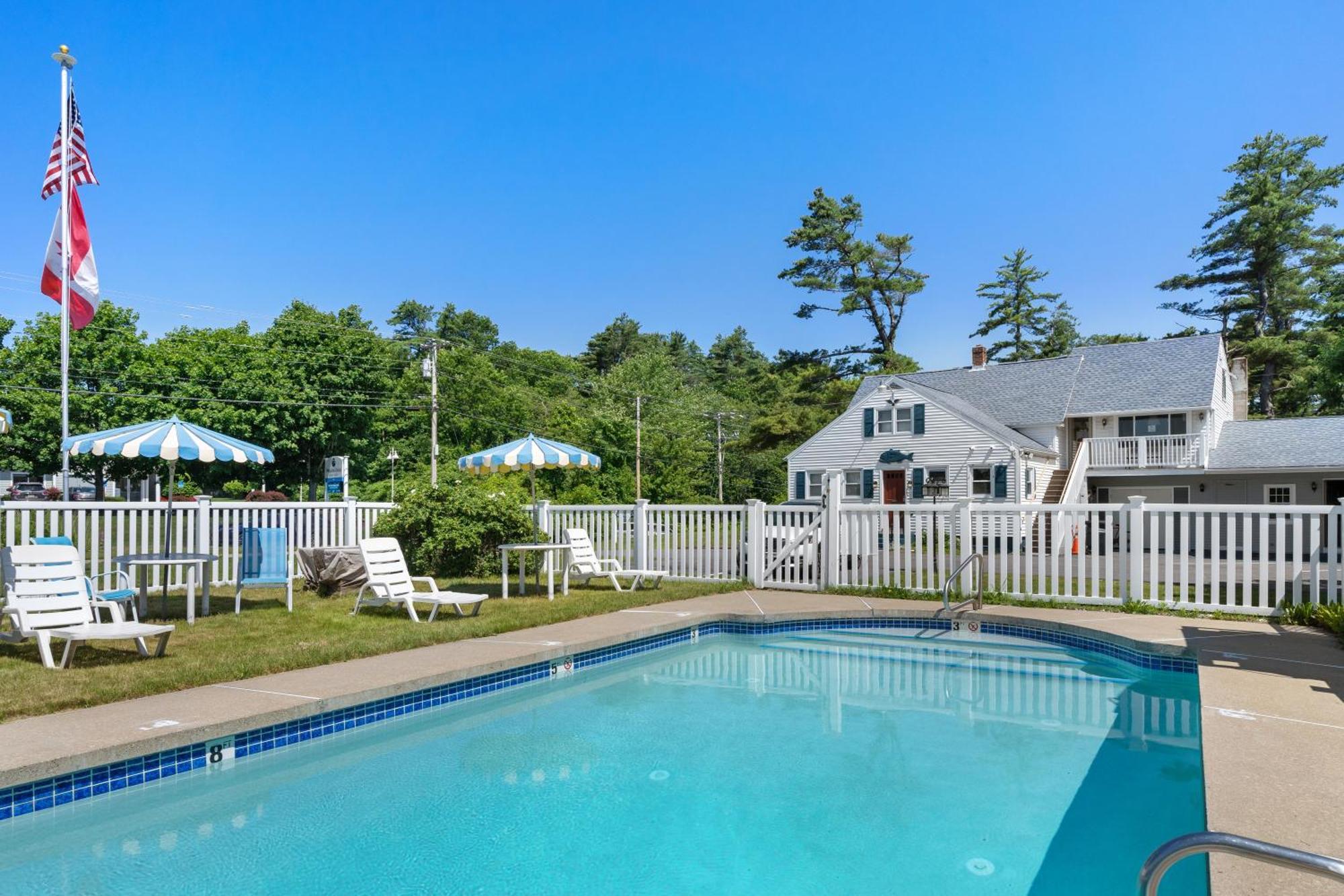 The Beaches Guestrooms And Cottages Wells Exterior photo