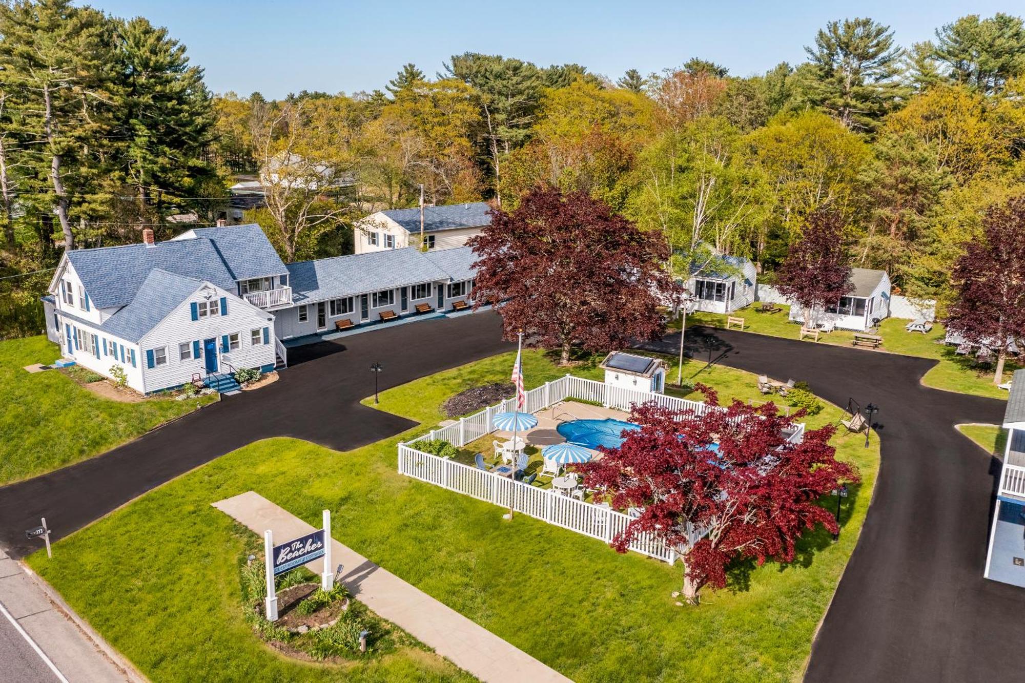 The Beaches Guestrooms And Cottages Wells Exterior photo