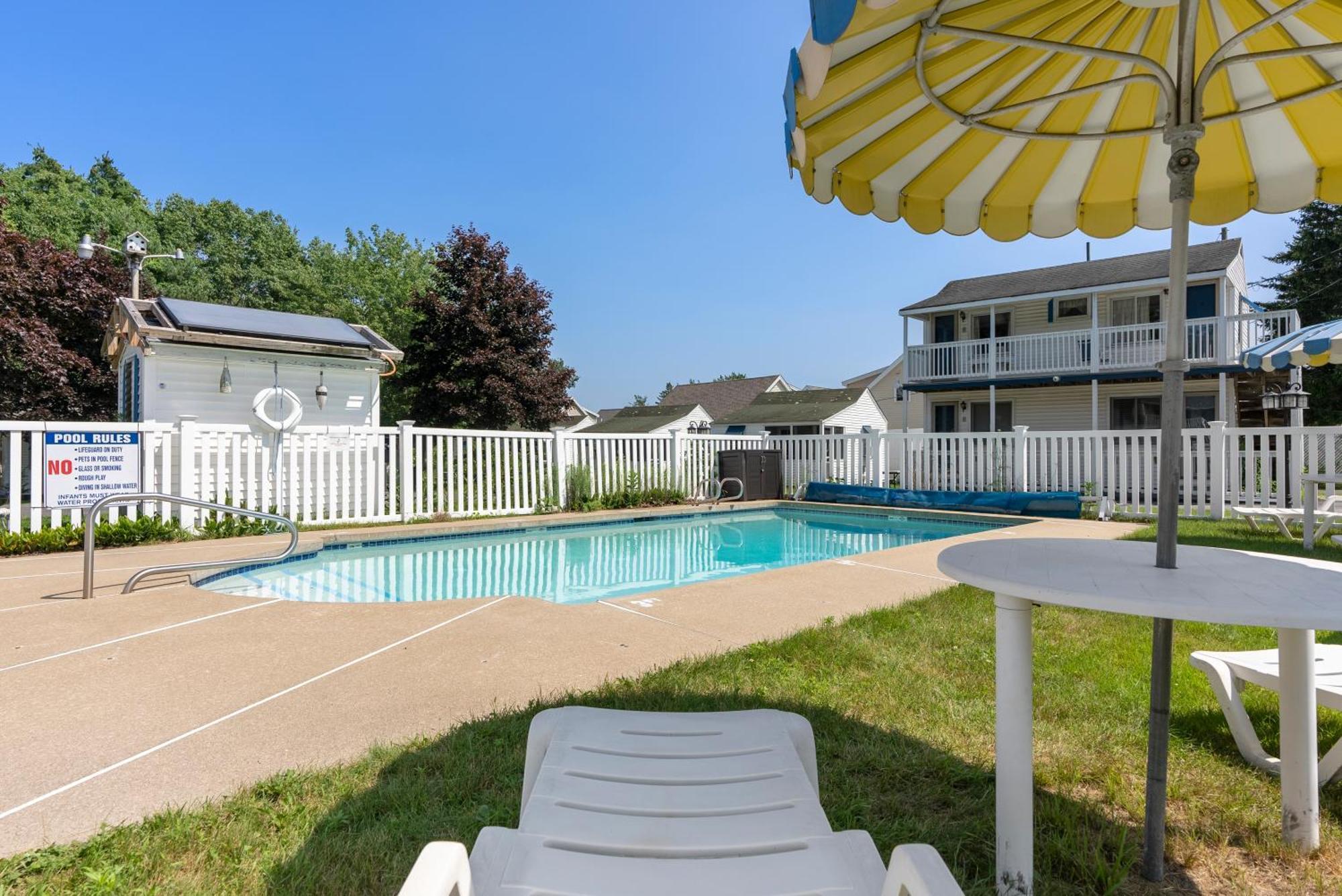 The Beaches Guestrooms And Cottages Wells Exterior photo