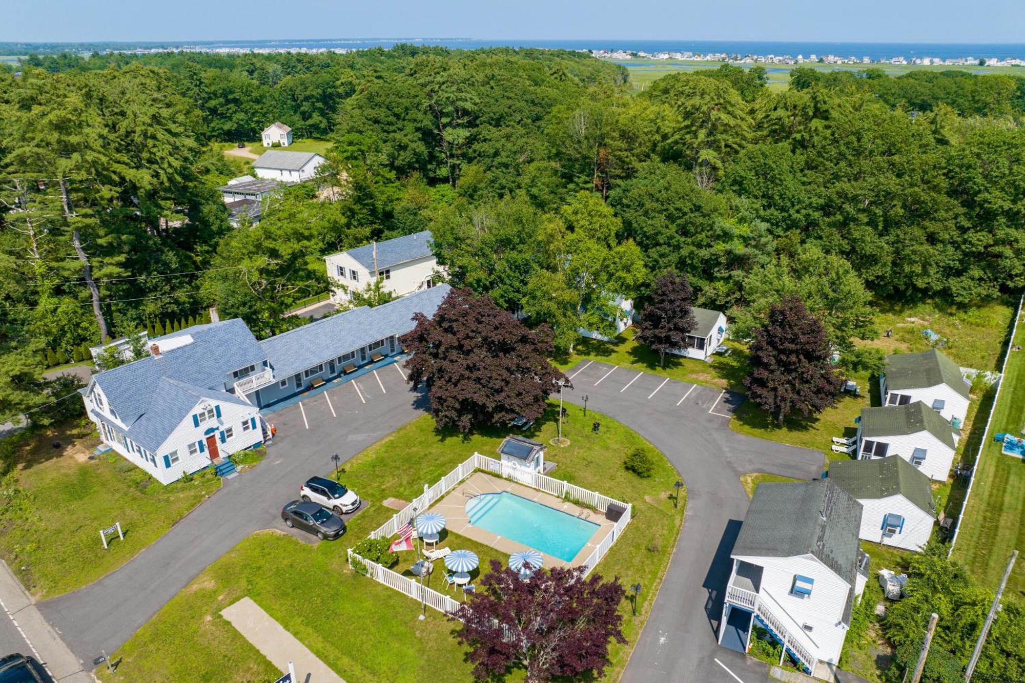 The Beaches Guestrooms And Cottages Wells Exterior photo