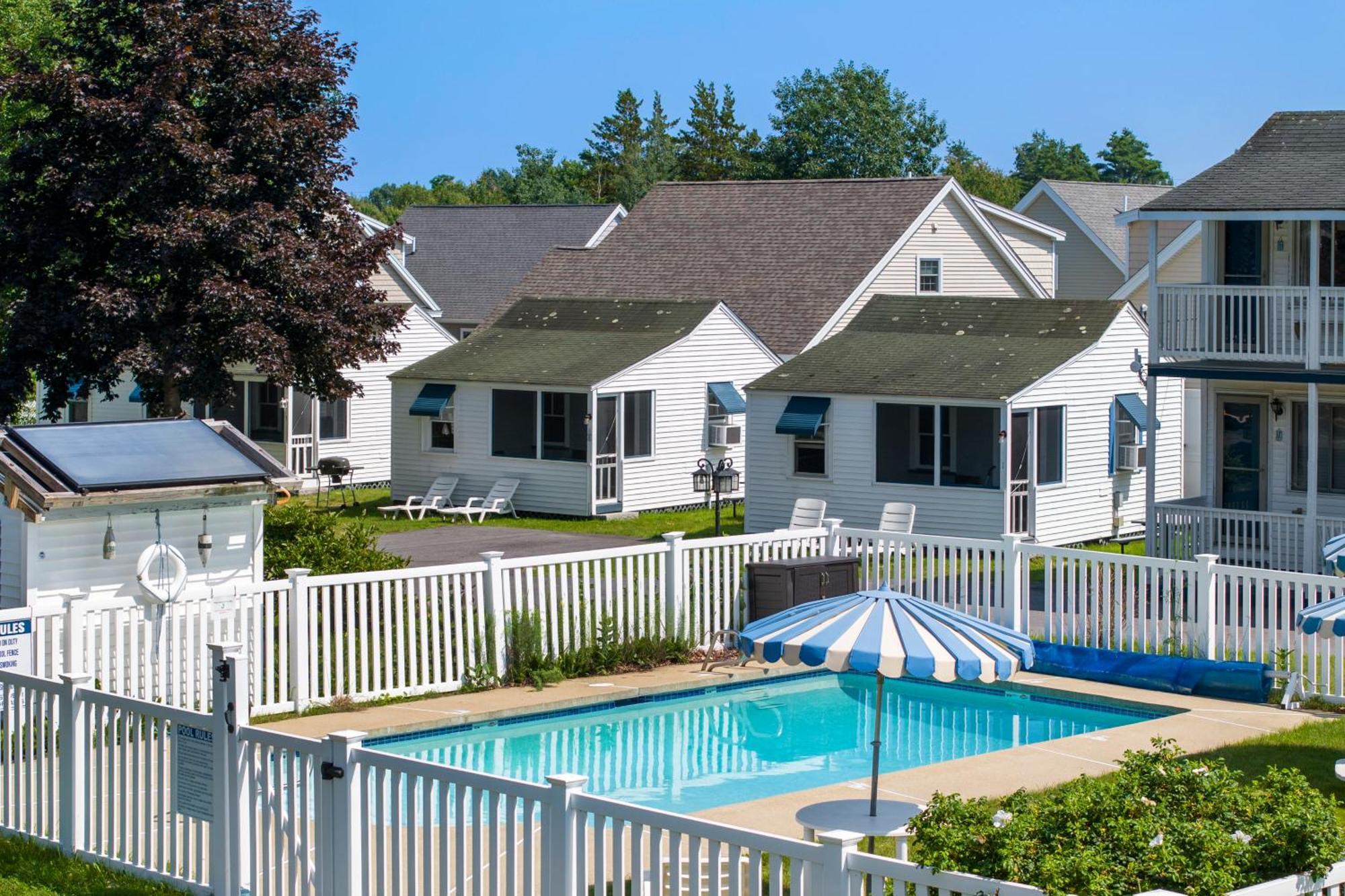 The Beaches Guestrooms And Cottages Wells Exterior photo