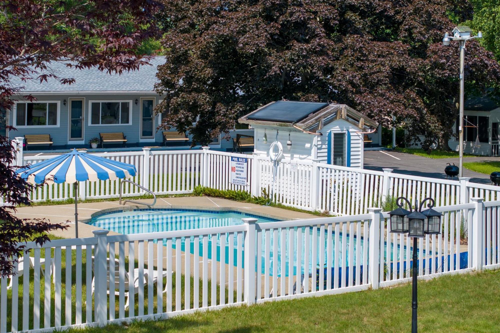 The Beaches Guestrooms And Cottages Wells Exterior photo
