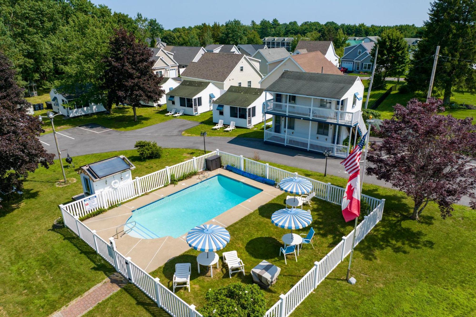 The Beaches Guestrooms And Cottages Wells Exterior photo