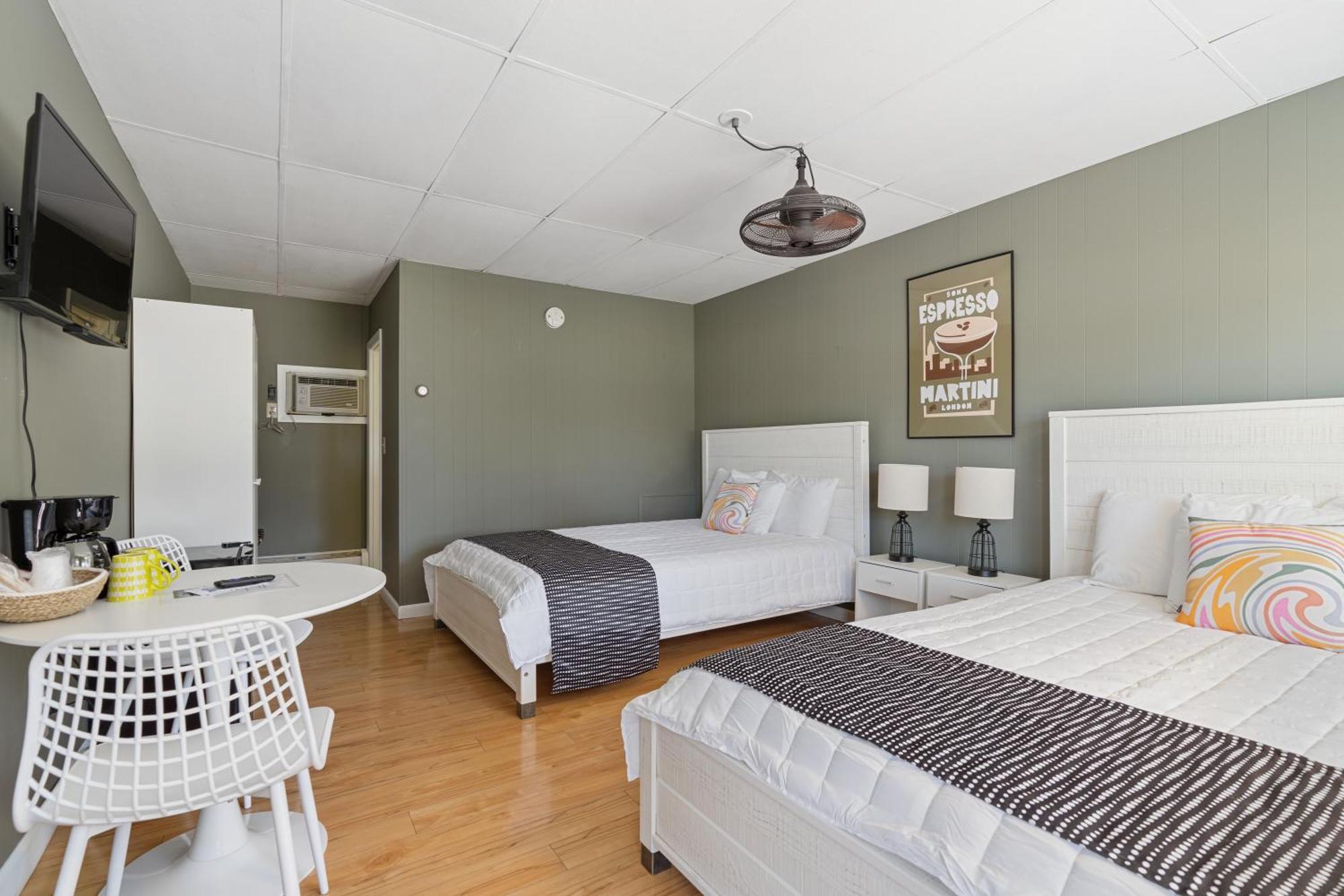 The Beaches Guestrooms And Cottages Wells Exterior photo